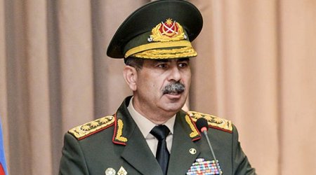 Müdafiə naziri yeni nəzarətə götürülən yüksəkliklərlə bağlı tapşırıqlar verdi