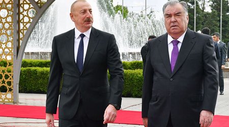 Rəhmon İlham Əliyevi qarşıladı