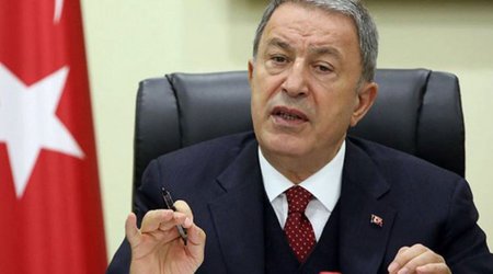 Акар обсудил «зерновой коридор» с украинским министром