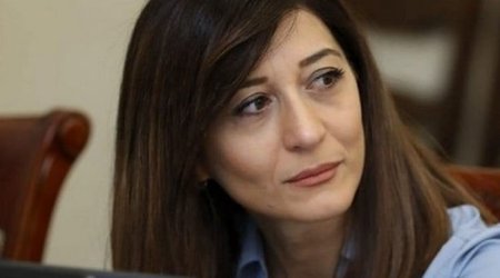 Erməni deputat: Bayraq yandıranlar və onlarla fəxr edənlərə görə illərlə geri düşmüşük