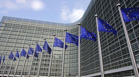 EC offers eastern EU countries 100 million euros to lift ban on grain imports from Ukraine