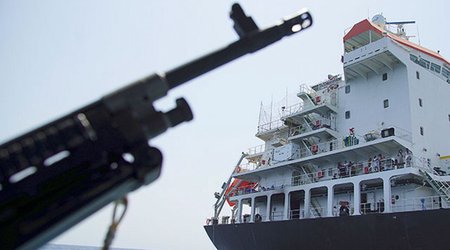 ВМС США: Иранские военные захватили нефтяной танкер под чужим флагом