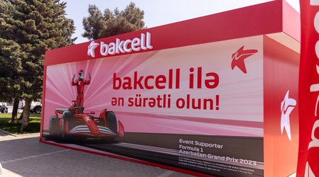 Поток болельщиков Формулы-1 на стенд Bakcell