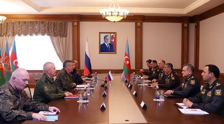 Müdafiə naziri Aleksandr Lentsovu qəbul edib