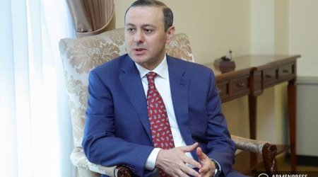 Qriqoryan NATO komitəsində görüş keçirdi