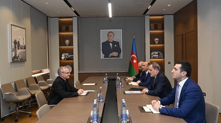 Ceyhun Bayramov Müqəddəs Taxt-Tacın Azərbaycandakı Apostol nunsisi ilə görüşüb