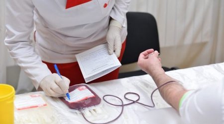 В Баку проходит акция по сдаче крови, посвященная Дню независимости