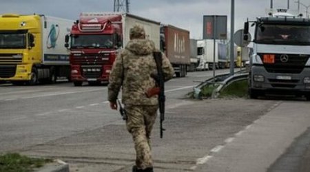 Polşa Rusiya və Belarusdan olan yük maşınlarına sərhədini bağlayır