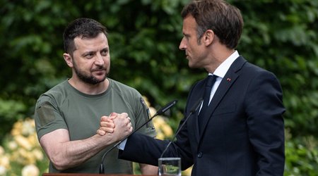 French President invites Zelenskyy to hold peace summit on Ukraine