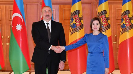 Prezident Kişinyovda Zirvə toplantısında iştirak edir