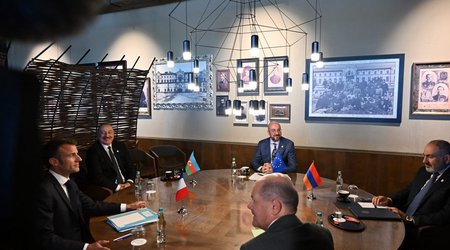Hikmət Hacıyev Azərbaycan Prezidentinin Kişineuda qeyri-rəsmi görüşü ilə bağlı paylaşım edib