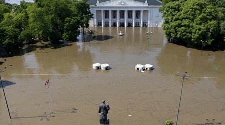 Around 600 sq km of Ukraine's southern Kherson region under water