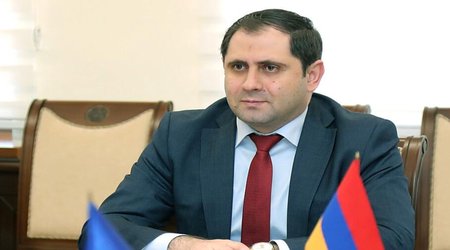 Ermənistan müdafiə naziri Fransaya işgüzar səfərə gedib