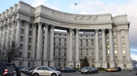 Ukrayna diplomatları Rusiya tərəfindən təhvil verilən üç hərbi əsiri Macarıstandan təxliyə edib