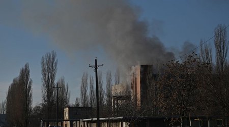 Russian army opens fire on Kherson, killing 2 and injuring 4
