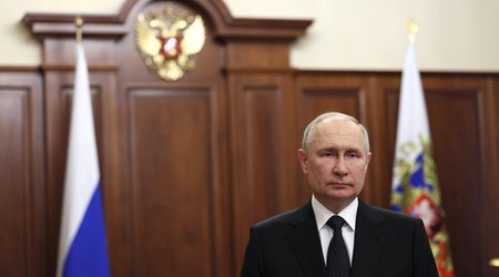 Putin üsyan cəhdini "kürəyimizə zərbə" adlandırıb