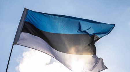 Estonia strengthens security on border with Russia