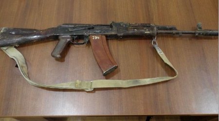 В Уджаре задержан перевозивший оружие курьер
