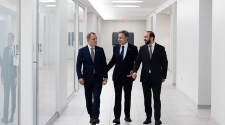 Blinkenin Azərbaycan və Ermənistanın xarici işlər nazirləri ilə ayrı-ayrılıqda görüşləri başlayıb