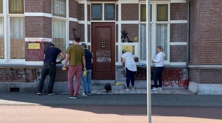 Haaqada Belarus səfirliyinin binasına hücum edilib