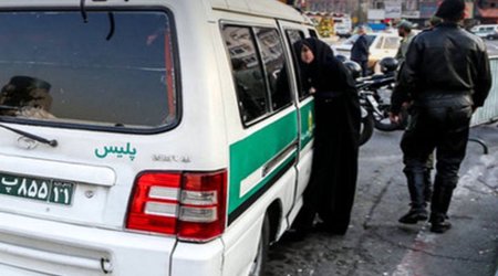 İranda hicab qaydaları ilə bağlı mübarizə aparmaq üçün polis patrulları yaradılır