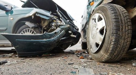 В Евлахском районе столкнулись два автомобиля: есть погибшая и пострадавший