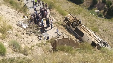 Türkiyədə sərnişin avtobusu dərəyə aşdı: Ölənlər və yaralananlar var