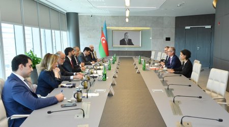 TotalEnergies ilə bərpa olunan enerji sahəsində əməkdaşlıq imkanları müzakirə edilir