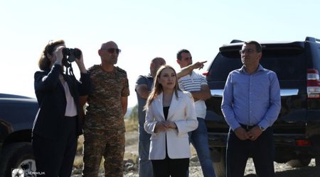 ABŞ-ın Ermənistandakı səfiri Azərbaycanla sərhəddə gəlib - FOTO