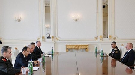 Президент Ильхам Алиев принял министра национальной обороны Турции