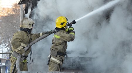 В Баку произошел пожар в многоэтажном жилом здании
