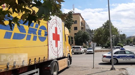 Грузовик с продовольствием, направленный РФ армянским жителям Карабаха, все еще ожидает в Барде