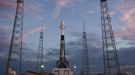 “SpaceX” daha 22 internet peykini orbitə çıxarıb