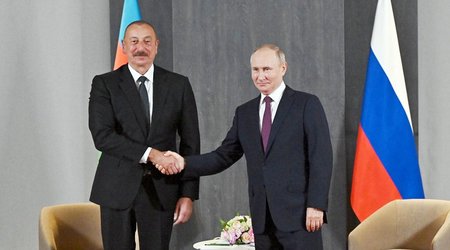 Президенты Азербайджана и России провели телефонный разговор
