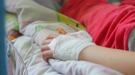 В Хазарском районе автомобиль сбил 10-летнюю девочку
