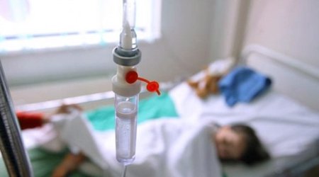 В Шамкире двухлетние близнецы отравились моющим средством