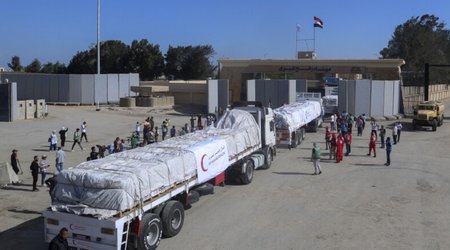 20 trucks carrying aid for Palestinians enter Gaza through Rafah checkpoint
