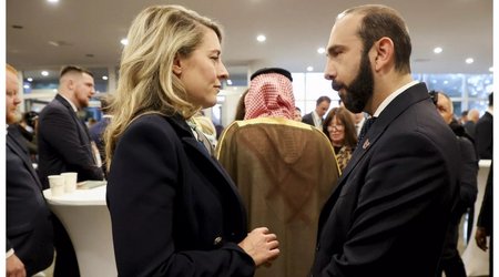 Canadian FM arrives in Armenia