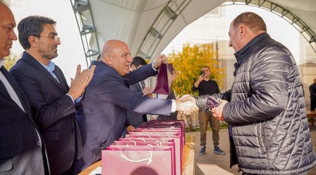 В Лачын прибыла очередная группа переселенцев