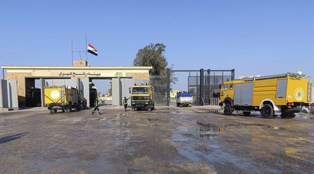 Egypt stations tanks near Gaza border