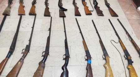 Жители Шамкира передали полиции незаконно хранившееся оружие