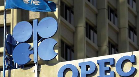 ОПЕК+ обсудит вопрос о сокращении добычи нефти