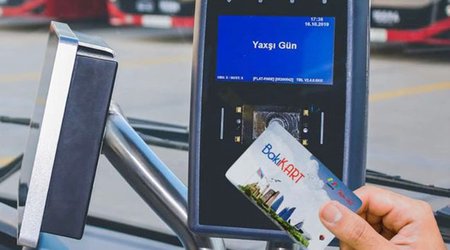 В Баку еще два автобусных маршрута перешли на безналичную оплату