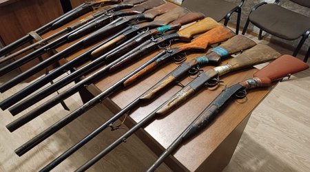 В Ширване граждане добровольно сдали в полицию незаконно хранившееся огнестрельное оружие