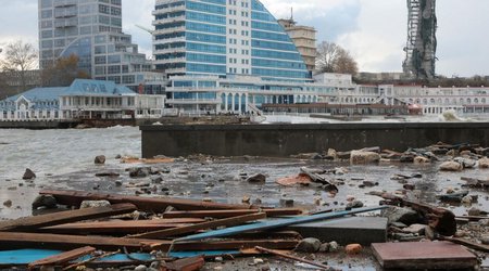 Crimean storm kills five, injures 12