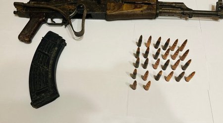 В Баку задержан мужчина, пытавшийся продать автомат Калашникова