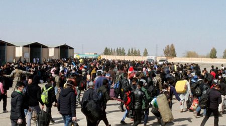 İran Əfqanıstan qaçqınlarını ölkədən deportasiya edib