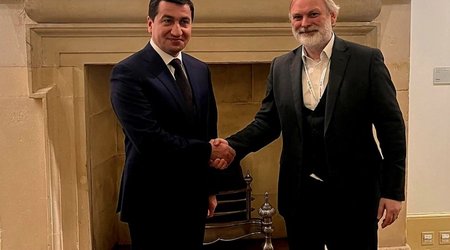 Hikmət Hacıyev Britaniya baş nazirinin müşaviri ilə görüşdü