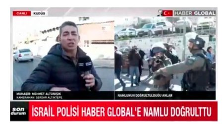 Israeli police point gun at employees of Haber Global in Al-Quds