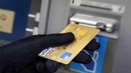 С банковской карты жителя Баку украли 6 400 манатов